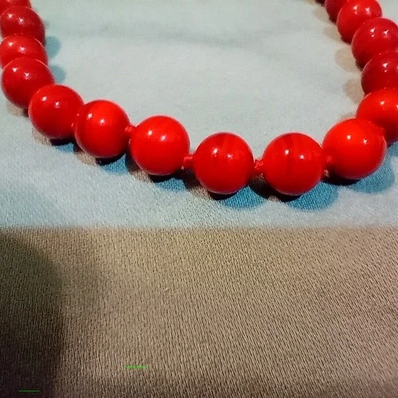 Monet Vintage Red Marbled Bead Knotted Necklace Gold Tone Adjustable Clasp - Picture 7 of 9